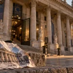 Visiter grand theatre bordeaux : entrée avec colonnes et escalier